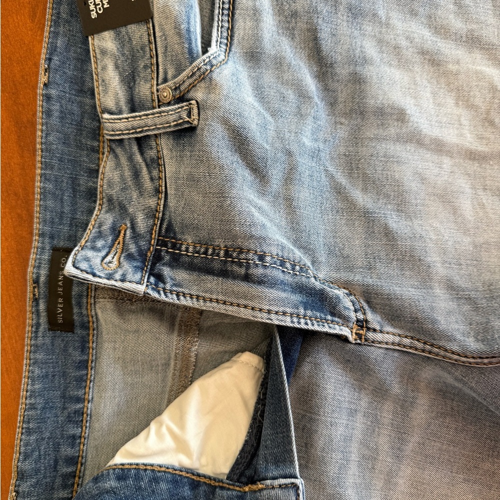 Plus Silver Jeans Co. Americana Luxe Suki Mid Rise Shorts - Picture 4 of 5